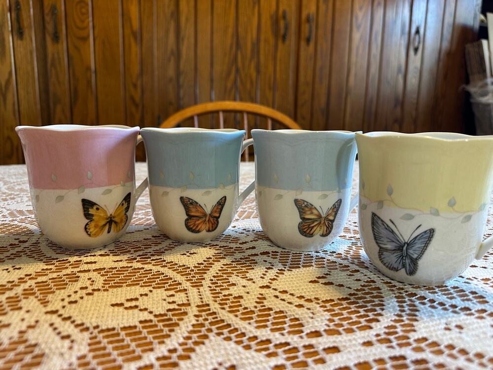 Lenox Butterfly Meadow Colors Mugs Set of 4 Pastel Pink Blue Green Yellow 10oz